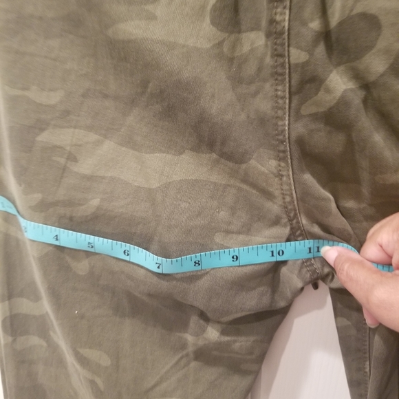 Aero Cameo Sweatpants - Picture 12 of 15